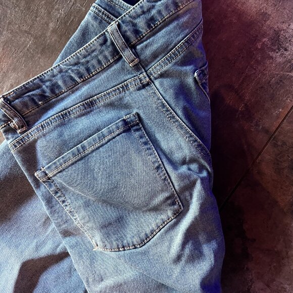 Madden Girl Juniors' High-Rise Slouchy Wide-Leg Cuffed Jeans 9 - Picture 7 of 10